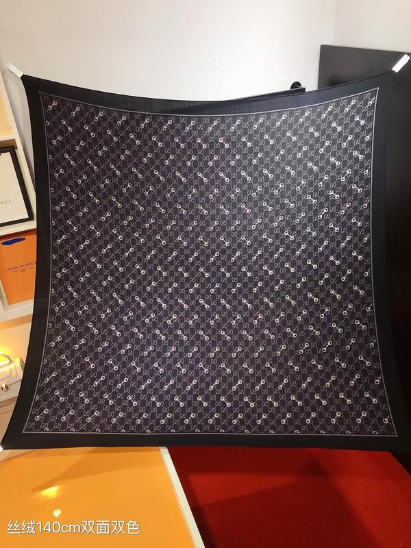 Gucci scarf 140X140cm 80%羊毛 20%真丝 E10